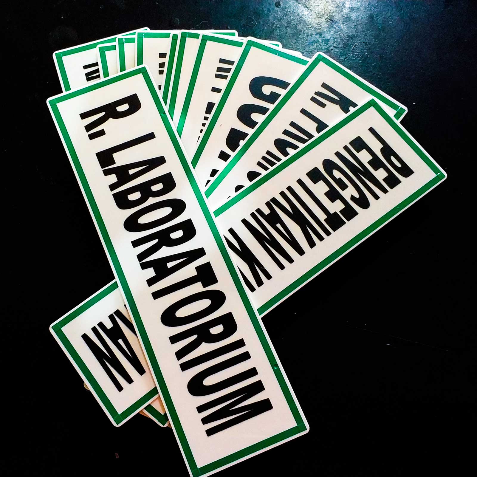 Sign Akrilik Stiker SolusiPrint