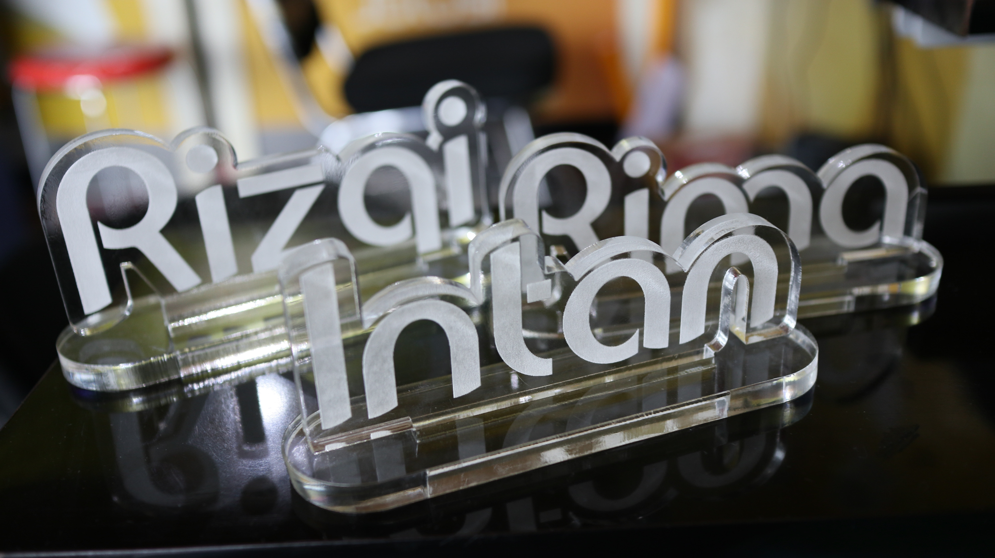AL001 Nama Meja Akrilik SolusiPrint